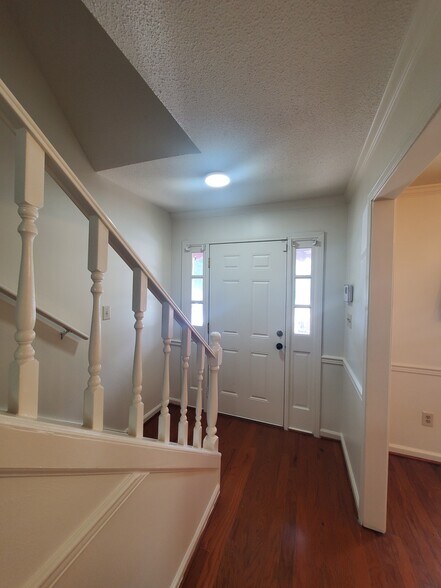 Building Photo - 1716 14th Ter S