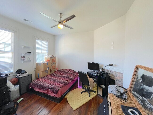 Building Photo - 2 BED | 2 BATH | PRIVATE PARKING | DIXON PARK