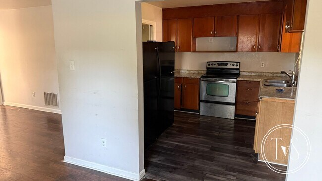 Building Photo - NEWLY UPGRADED 3 BED/2 BATH HOME