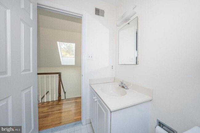 Building Photo - 205 Pennswood Rd