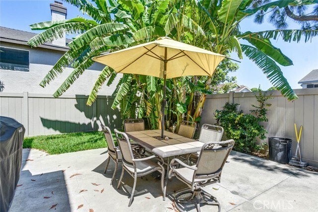 Building Photo - 744 N Siavohn Dr