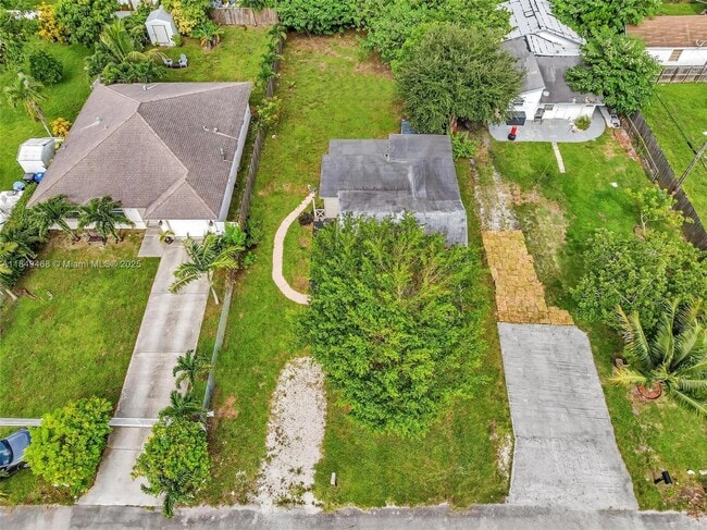 Building Photo - 520 NW 60th Way