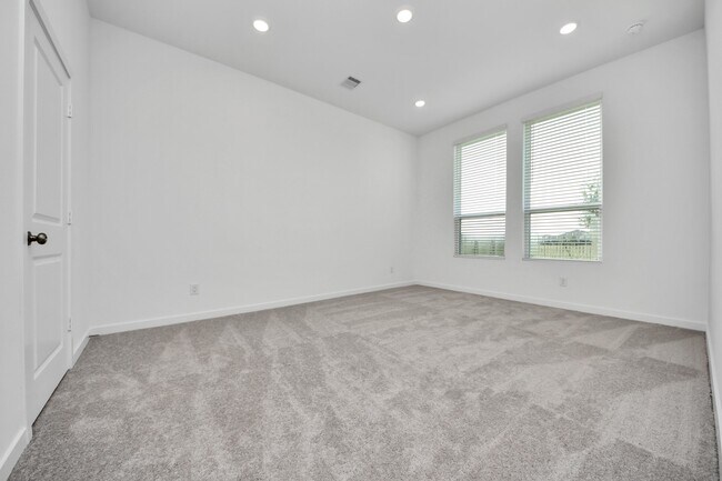 Building Photo - 27443 Sunterra Village Dr