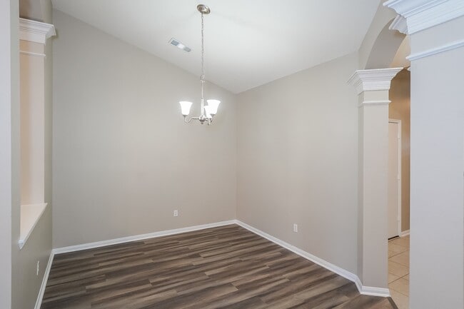 Building Photo - 6723 River Rd