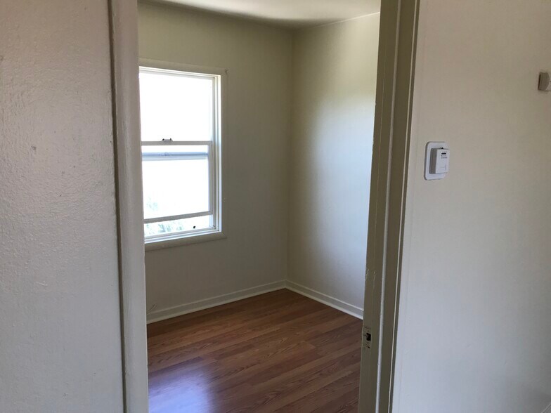 Second bedroom is 9 x 8 - 124 Lewelling Blvd