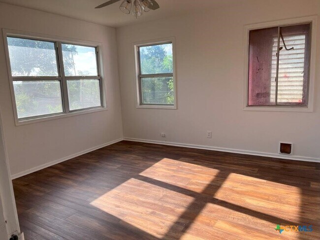 Building Photo - 253 N Scenic Loop