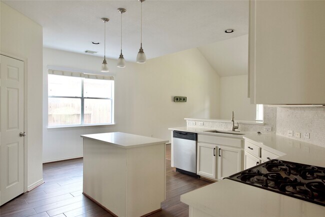Building Photo - 2023 Creek Run Dr