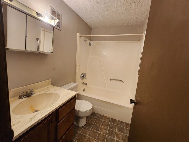 Building Photo - 1511 Northbrook Dr