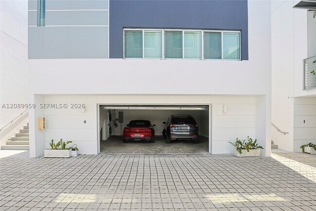 Building Photo - 7520 SW 59th St