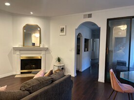 Building Photo - 3913 N Virginia Rd