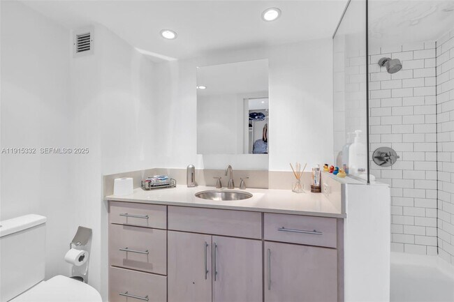 Building Photo - 11 Island Ave