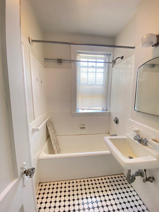 Building Photo - 28 Langdon St