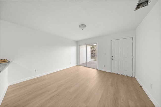 Building Photo - 2931 SE 52nd Ave