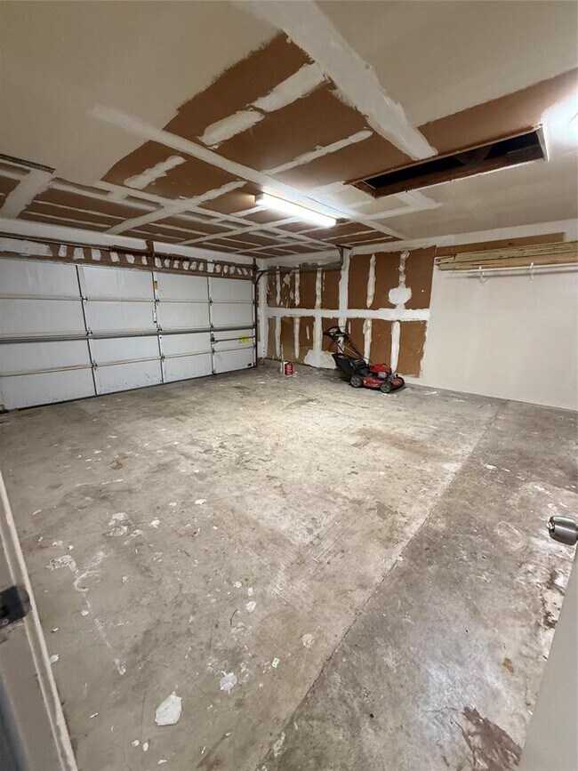Building Photo - 2712 Cameron Loop