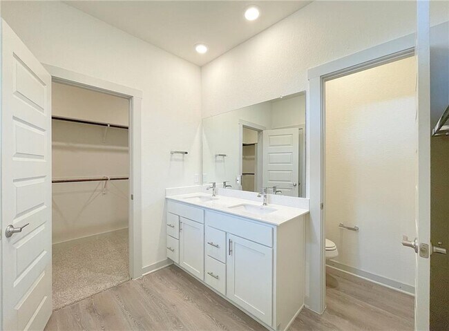 Building Photo - 10501 Defender Trl