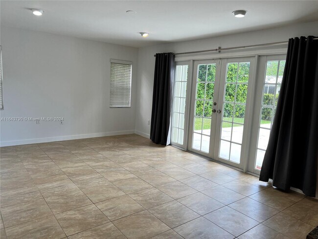 Building Photo - 15111 SW 75th Ct
