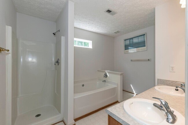 Building Photo - Amazing 4 bedroom home in Durham