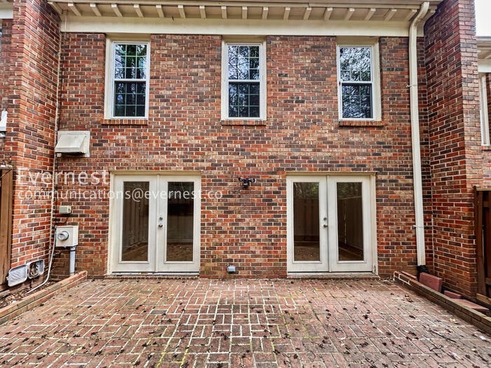 Building Photo - 438 The North Chace