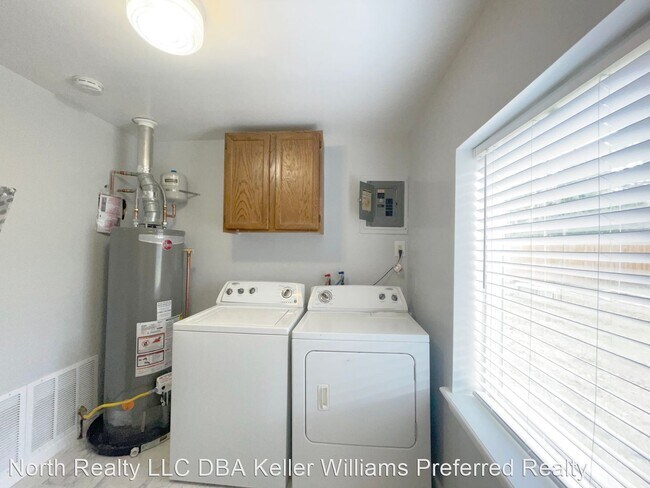 Building Photo - 2 br, 1 bath House - 3160 Kendall Street, ...