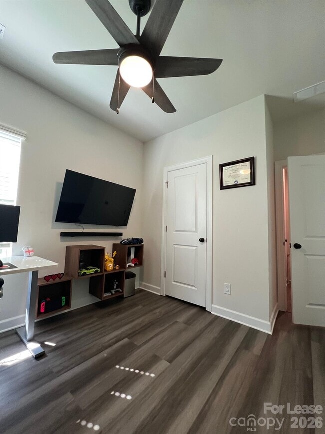 Building Photo - 8921 Pennegrove Cir