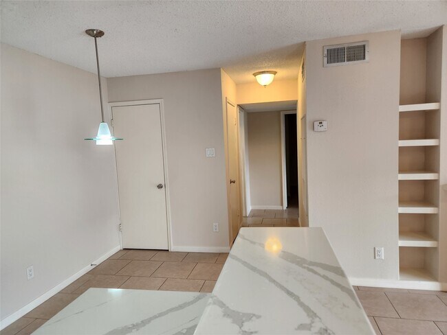 Building Photo - 2750 Holly Hall St