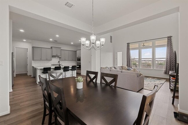 Building Photo - 6520 Verona Pl