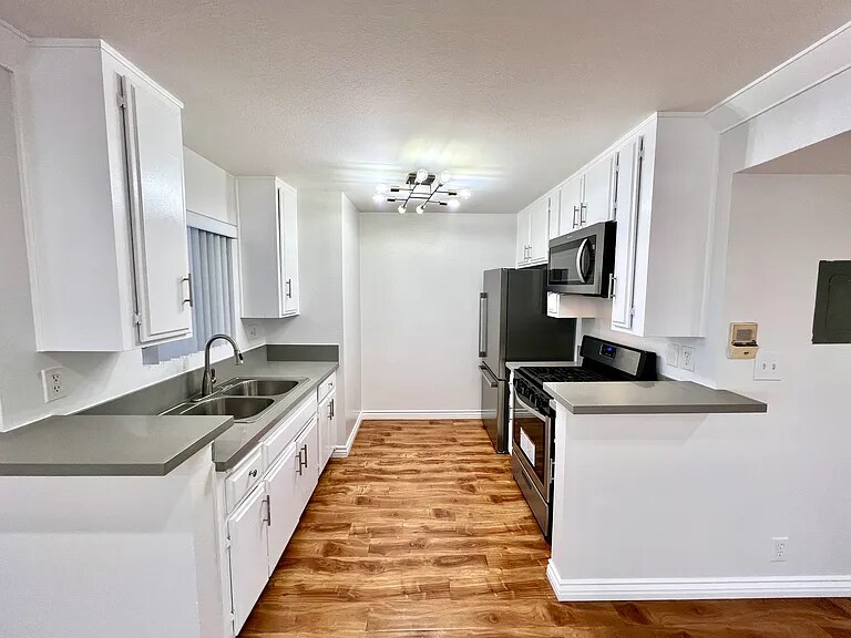 Building Photo - 924 Gaviota Ave