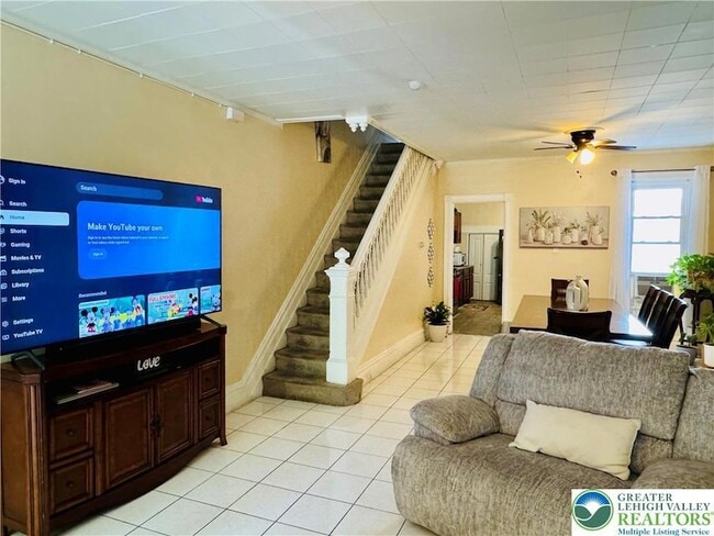 Building Photo - 1523 W Chew St