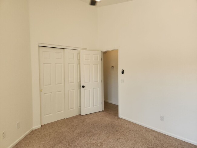 Building Photo - Amazing 2 bed + den / 2 baths in Stone Creek