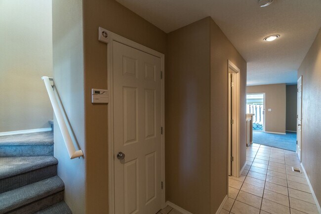 Building Photo - Beautiful Bethany 3 Bedroom Near Parks & Schools!