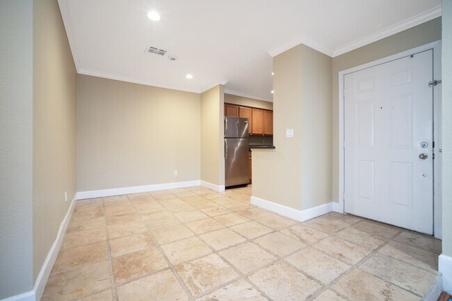 Building Photo - Updated 2 bed/2 bath Condo in Crestview Avaliable NOW!!! - $2,800/mo