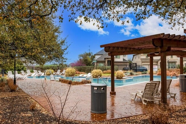 Building Photo - 2916 Zelma Dr