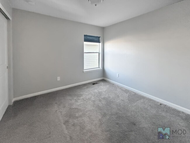 Building Photo - $0 DEPOSIT OPTION. SPACIOUS 4-BEDROOM, 3.5...