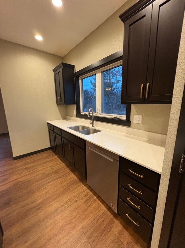 Building Photo - PRICE REDUCED!!! 4 bed / 3 bath Twinhome for Rent!