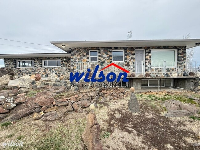 Building Photo - Beautiful 3-Bedroom Stunning Stone Home with Breathtaking Valley Views!