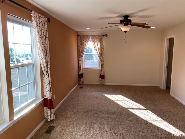 Building Photo - 107 Shaker Heights