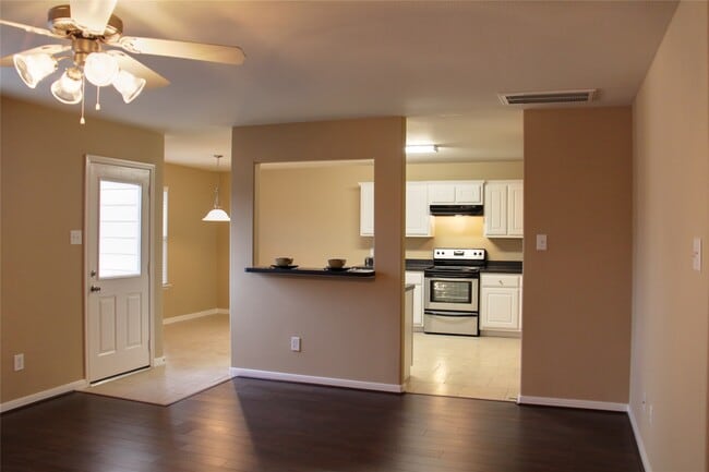 Building Photo - 29031 Village Creek Loop