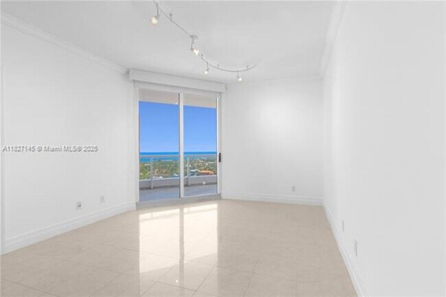 Building Photo - 21200 NE 38th Ave