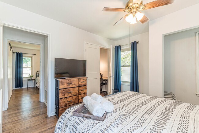 Building Photo - 409 Aero Ave