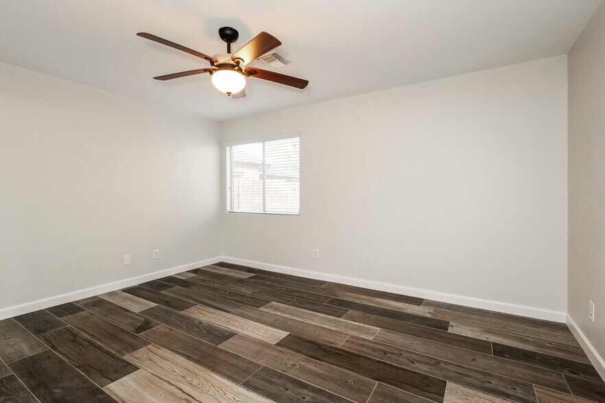 Building Photo - 2902 W Irma Ln