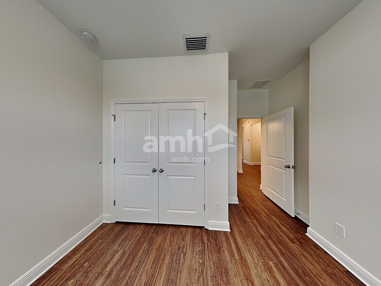 Building Photo - 1058 Sky Lks Dr