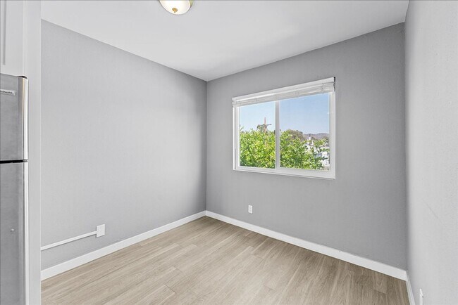 Building Photo - Beautiful One Bedroom Apartment In the Hea...