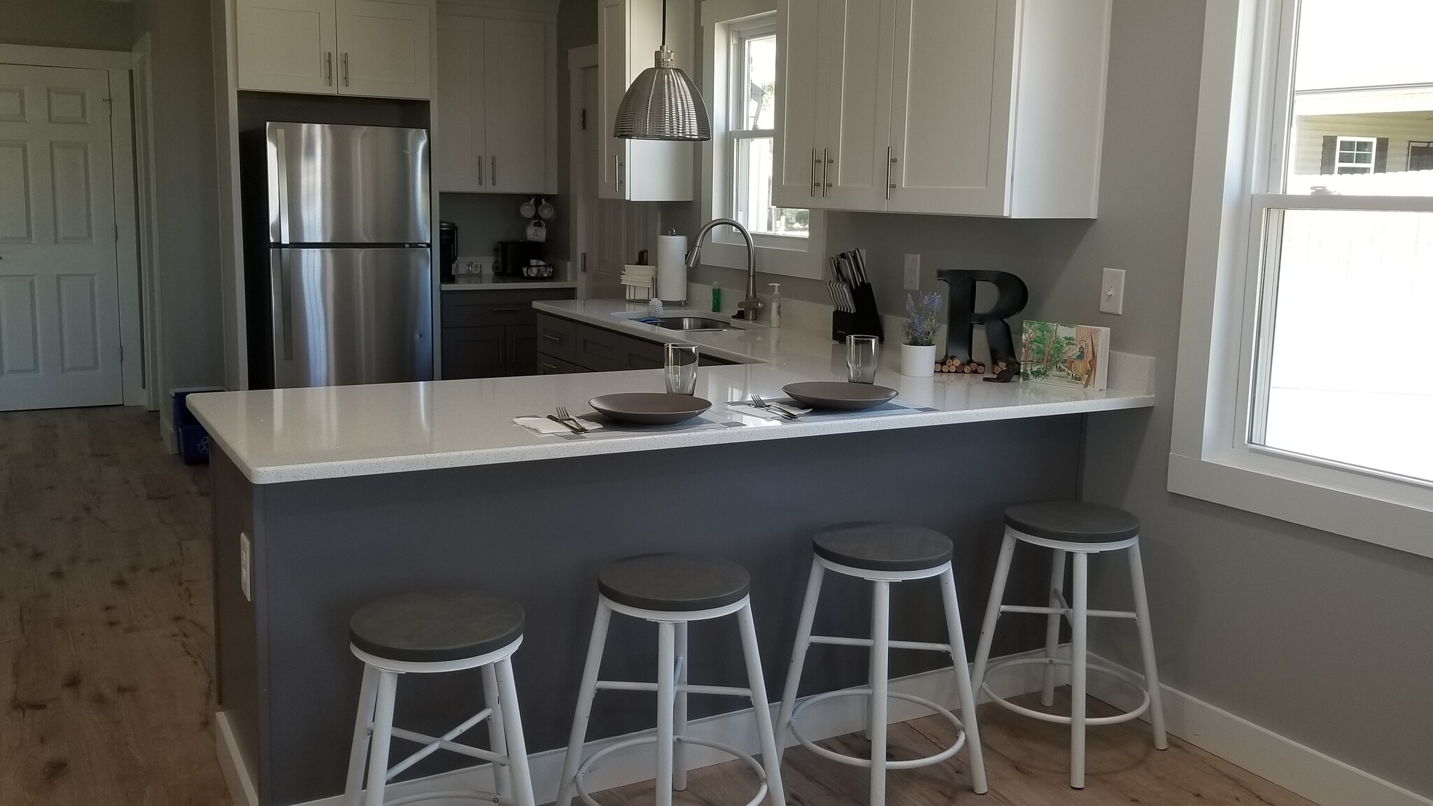 Kitchen bar area. - 2 Bigby St