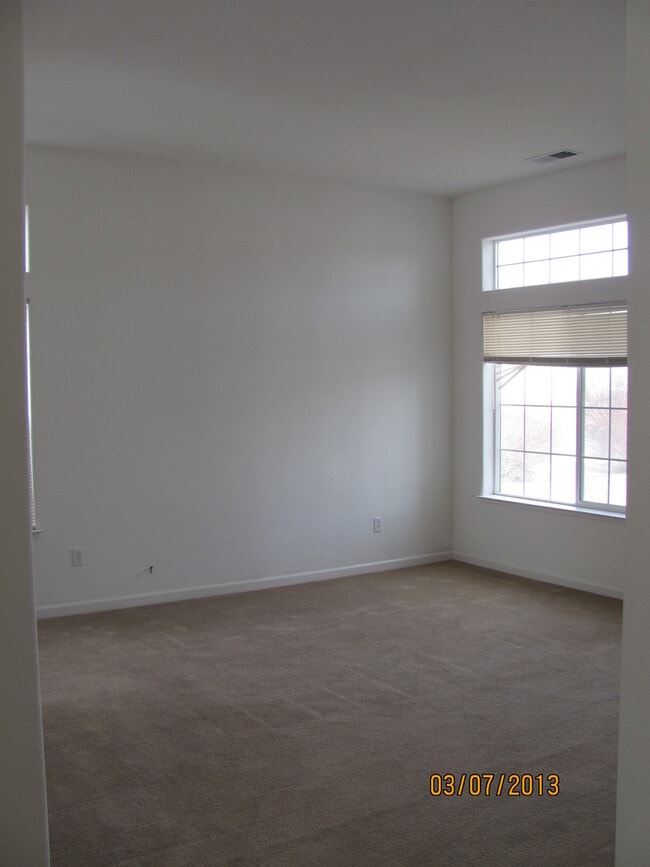 Building Photo - 930 Desert Breeze Way