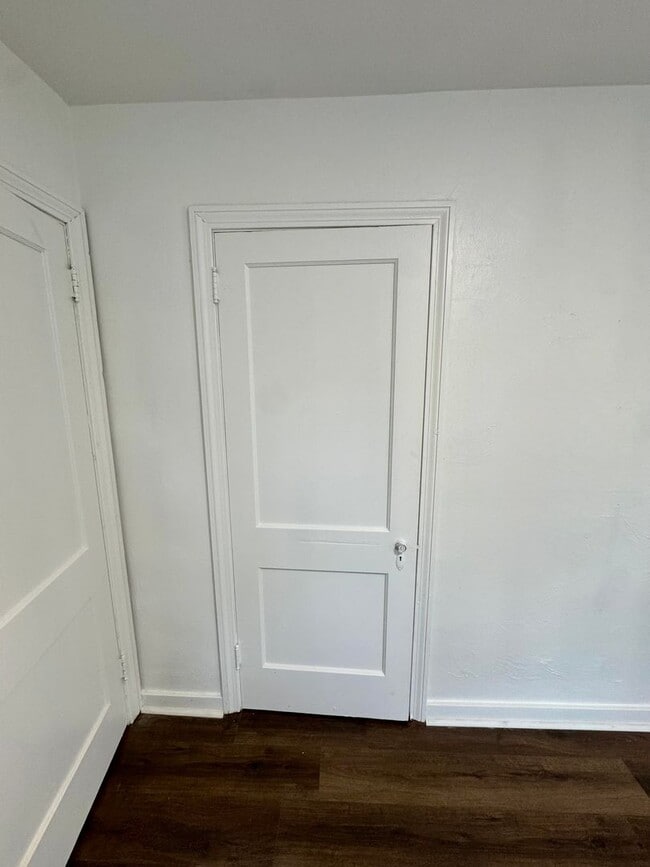 Building Photo - Adorable 2 Bed 1 Bath Home in Brookline W/dedicated office/library space!