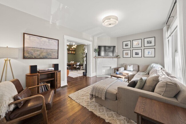 Building Photo - 664 Siebert St