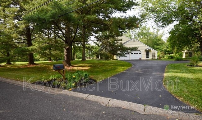 Building Photo - 5 Cedar Woods Dr
