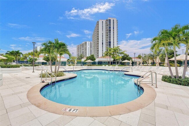 Building Photo - 20281 E Country Club Dr