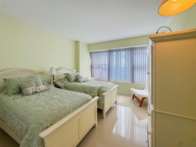 Building Photo - 3800 Galt Ocean Dr