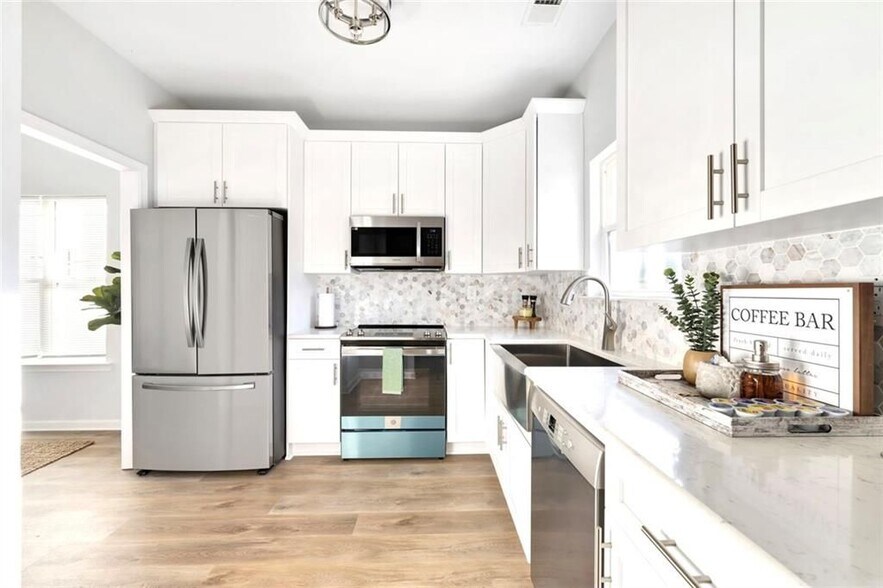 Building Photo - 56 Holly Rd NW